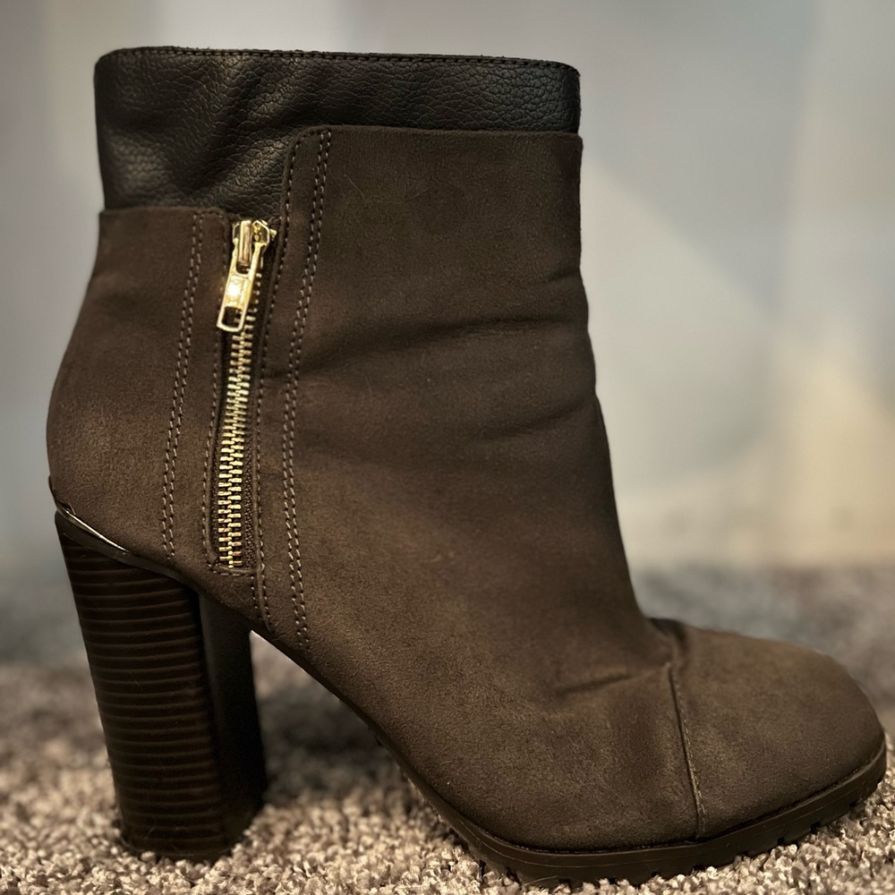 Juicy couture, women’s 9 1/2 med booties